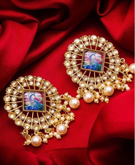 Picture of Enticing Golden Earrings