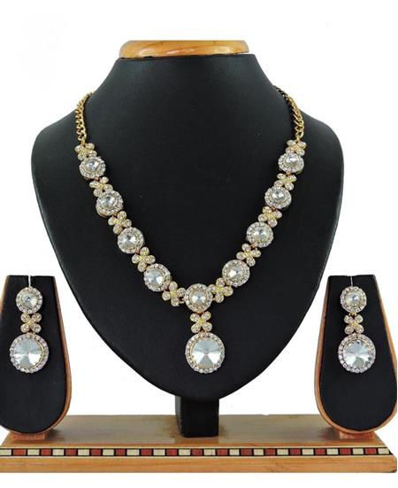 Picture of Grand White Necklace Set