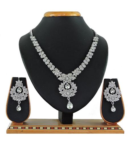 Picture of Fascinating White Necklace Set