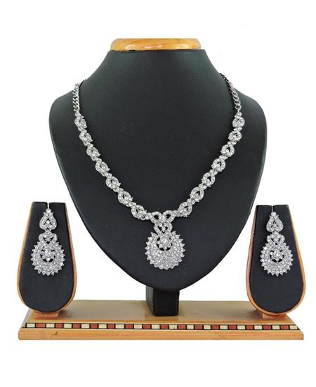 Picture of Stunning White Necklace Set