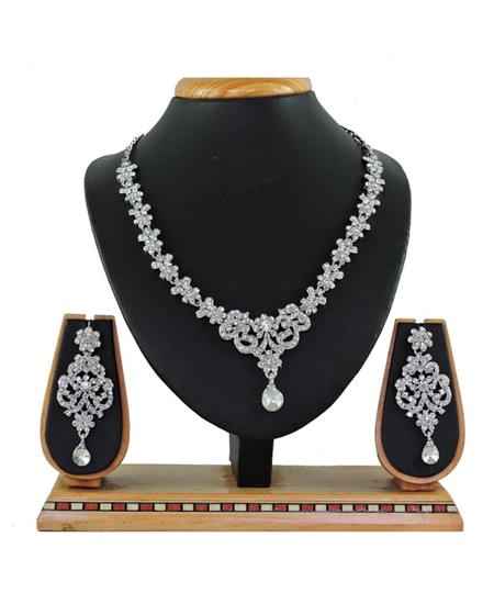 Picture of Graceful White Necklace Set