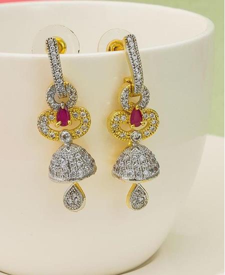 Picture of Appealing Golden Earrings