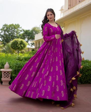 Picture of Alluring Magenta Readymade Gown