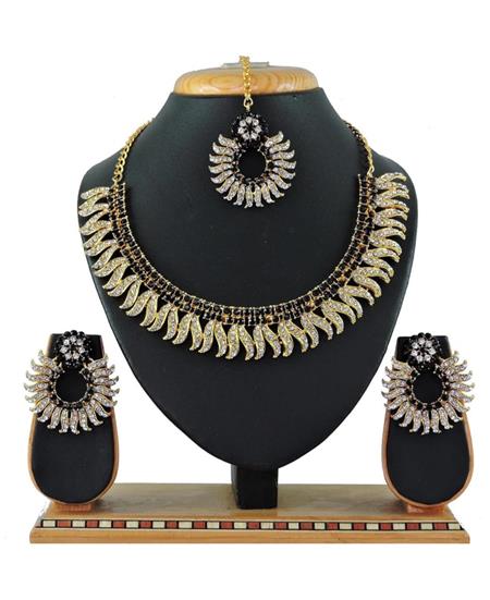 Picture of Taking Black Necklace Set