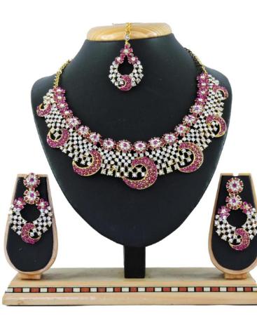 Picture of Well Formed Rani Necklace Set