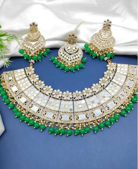 Picture of Resplendent Green Necklace Set