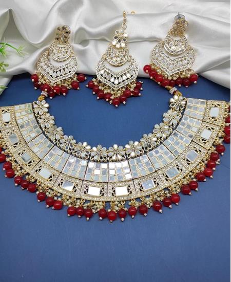 Picture of Ideal Maroon Necklace Set