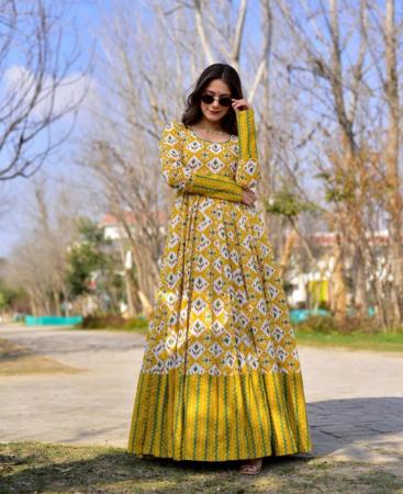 Picture of Pleasing Yellow Readymade Gown