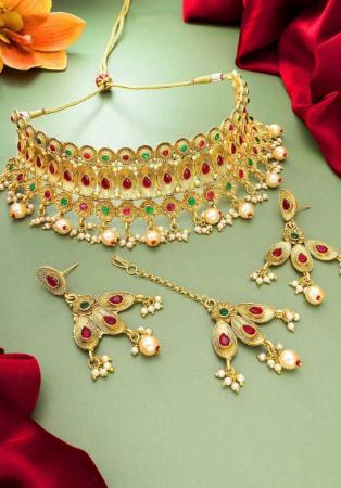 Picture of Radiant Golden Necklace Set