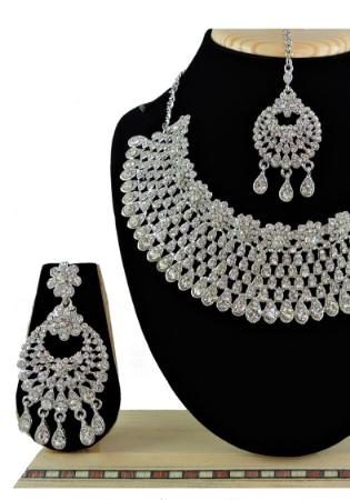 Picture of Magnificent White Necklace Set