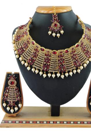 Picture of Resplendent Golden Necklace Set