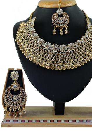 Picture of Wonderful Golden Necklace Set