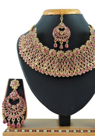 Picture of Beauteous Golden Necklace Set