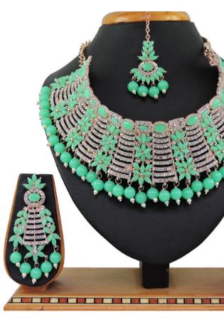 Picture of Beautiful Medium Aqua Marine Necklace Set