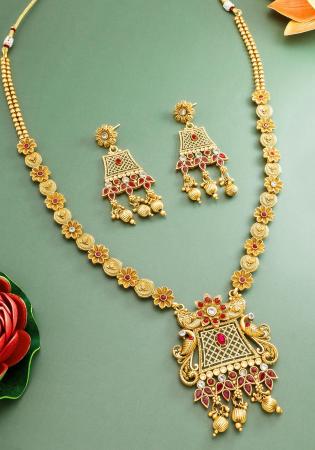 Picture of Taking Golden Necklace Set