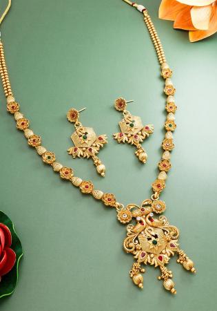 Picture of Resplendent Golden Necklace Set