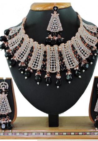 Picture of Bewitching Black Necklace Set