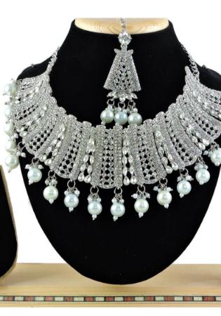 Picture of Pleasing White Necklace Set