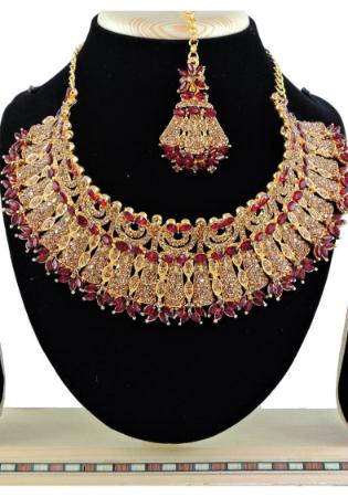 Picture of Pretty Maroon Necklace Set