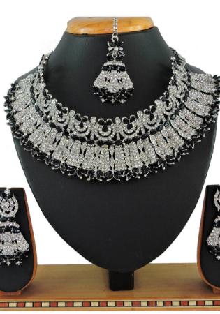 Picture of Radiant Black Necklace Set