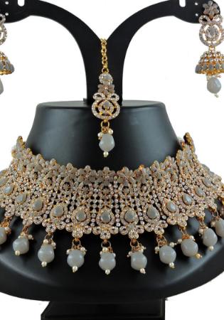 Picture of Resplendent Golden Necklace Set