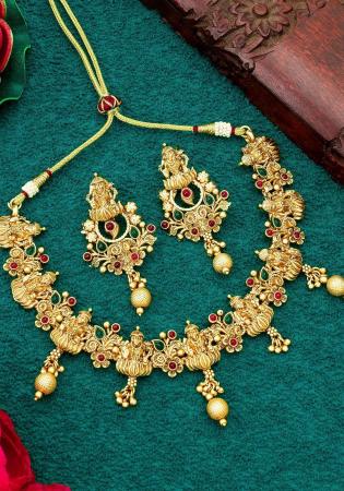 Picture of Shapely Golden Necklace Set