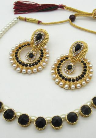 Picture of Graceful Black Necklace Set