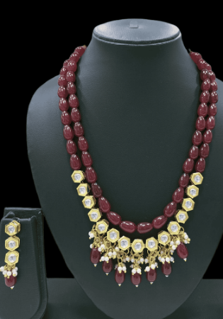 Picture of Statuesque Maroon Necklace Set