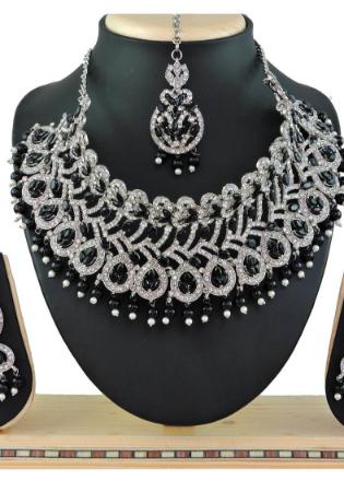 Picture of Enticing Black Necklace Set