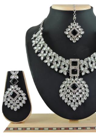 Picture of Bewitching Black Necklace Set