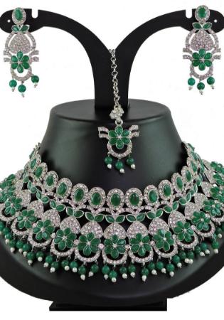 Picture of Shapely Forest Green Necklace Set