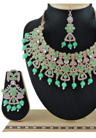 Picture of Shapely Medium Aqua Marine Necklace Set