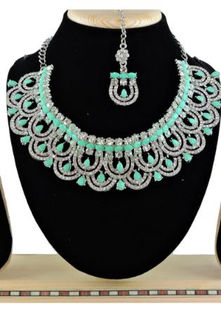 Picture of Beautiful Medium Aqua Marine Necklace Set