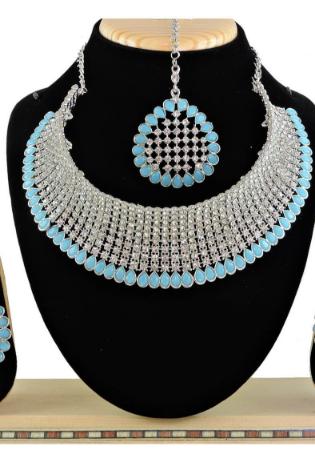 Picture of Radiant Silver Necklace Set