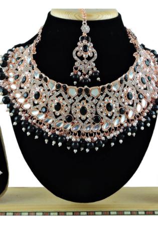 Picture of Resplendent Black Necklace Set