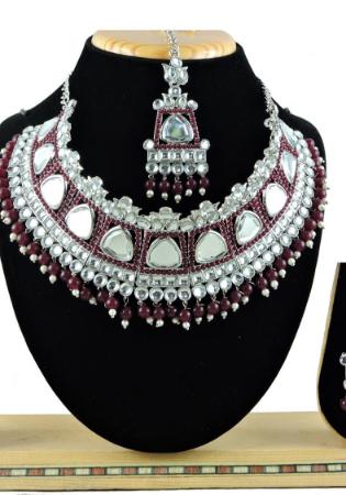 Picture of Ideal Maroon Necklace Set