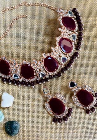 Picture of Ideal Maroon Necklace Set