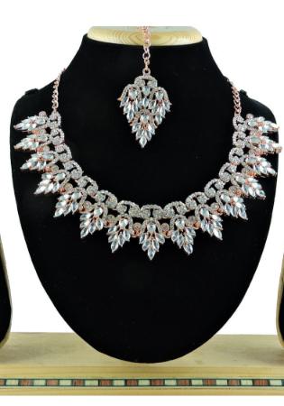 Picture of Well Formed White Necklace Set