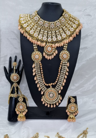 Picture of Excellent Beige Necklace Set