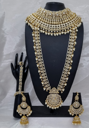 Picture of Statuesque Beige Necklace Set