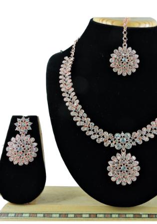 Picture of Pretty White Necklace Set