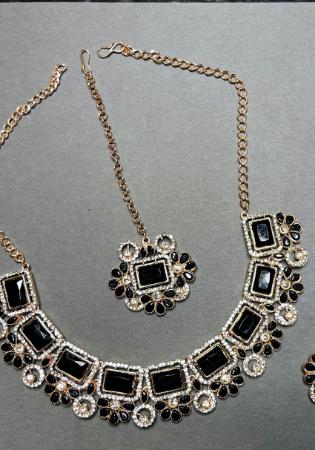 Picture of Wonderful Black Necklace Set