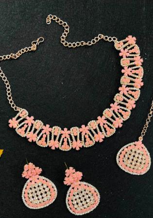 Picture of Grand Light Coral Necklace Set