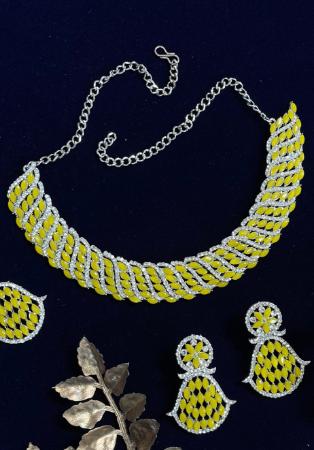 Picture of Exquisite Yellow Necklace Set