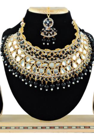 Picture of Well Formed Black Necklace Set