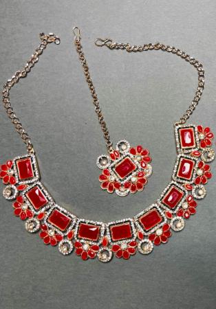 Picture of Elegant Maroon Necklace Set