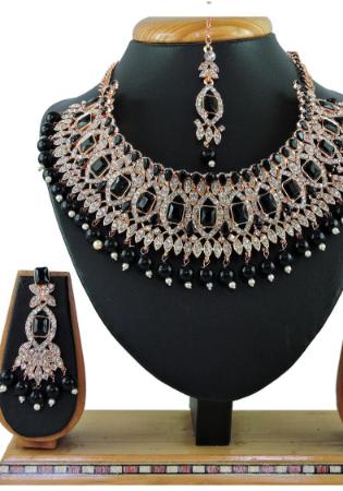 Picture of Fascinating Black Necklace Set