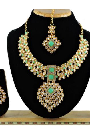 Picture of Wonderful Medium Aqua Marine Necklace Set