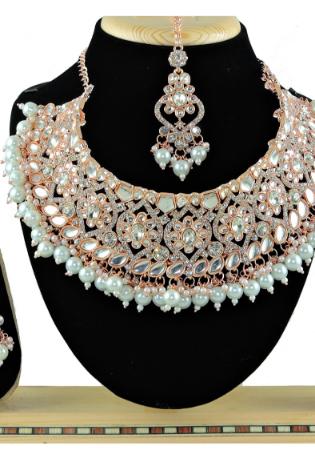 Picture of Enticing Rosy Brown Necklace Set