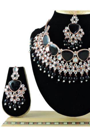 Picture of Bewitching Black Necklace Set